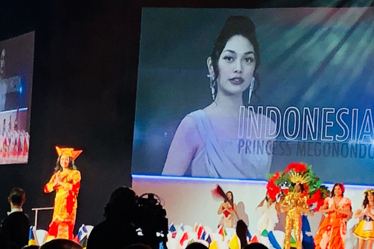 Princess Mikhaelia Audrey  Megonondo tampil di ajang Miss World London