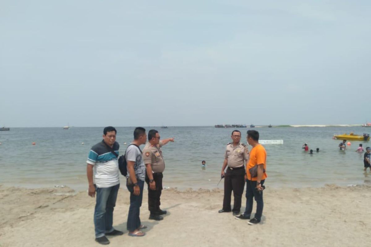 Tidak pakai pelampung, Lansia tenggelam di Pantai Ancol