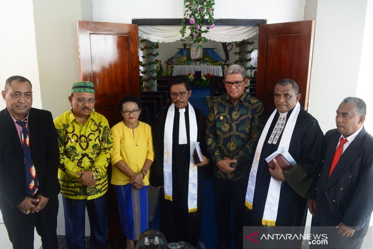 Bupati Malra hadiri pentahbisan Gereja Imanuel Ngefuit