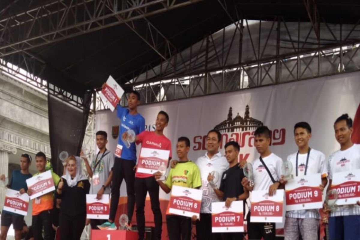Agus Prayoga dan Odekta juara Semarang 10K