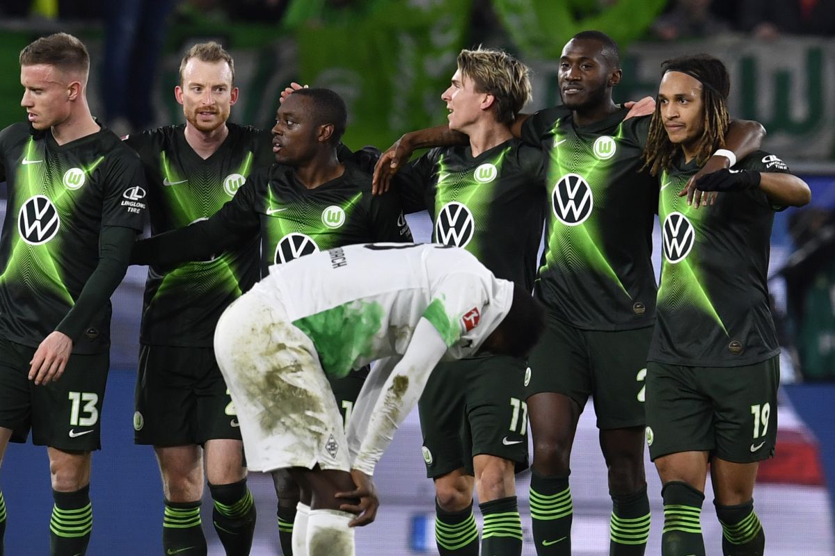 Gladbach gagal rebut puncak klasemen setelah ditaklukkan  Wolfsburg