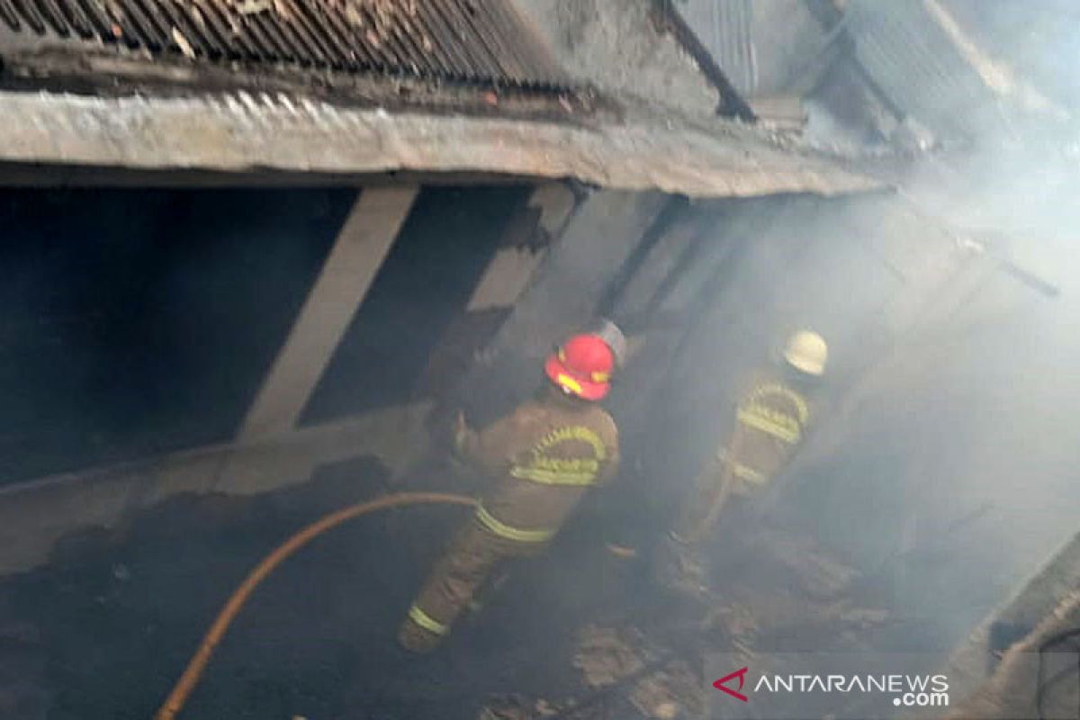 Akibat korsleting listrik, tiga rumah ludes terbakar di Jaksel