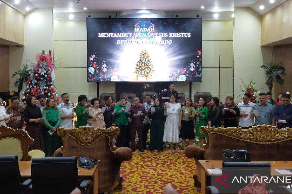 DPRD Manado gelar ibadah Natal dan bagi kasih dengan anak-anak authis