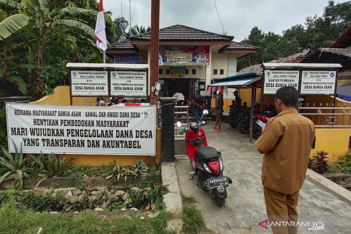 Warga Desa di HST tuntut transparansi dana desa