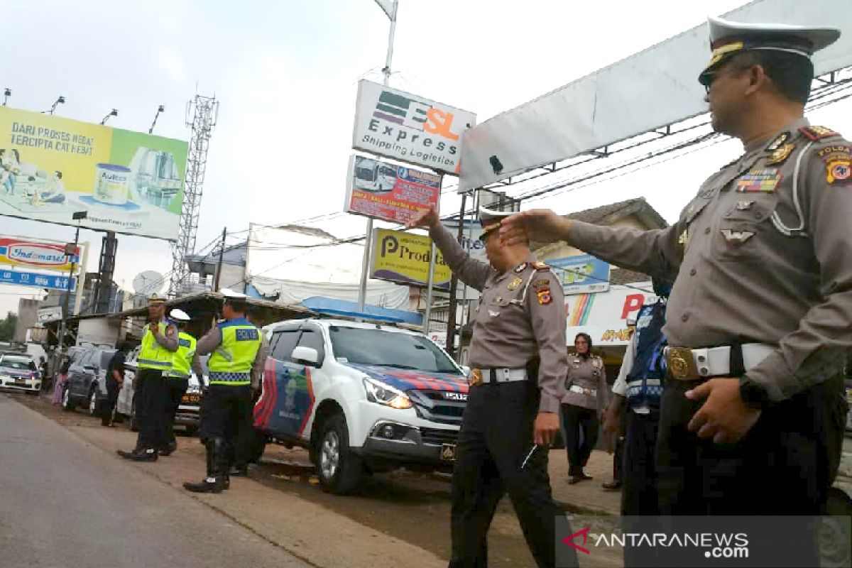 Polda Jawa Barat larang warga berwisata menggunakan mobil bak terbuka