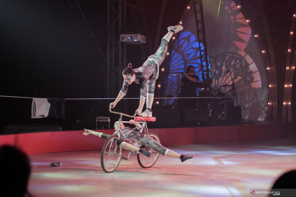 Oriental Circus hadirkan The Great 50 Show sebagai hiburan akhir tahun
