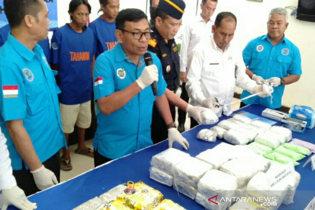 Dua orang kurir bawa 36 kilogram sabu untuk tahun baru