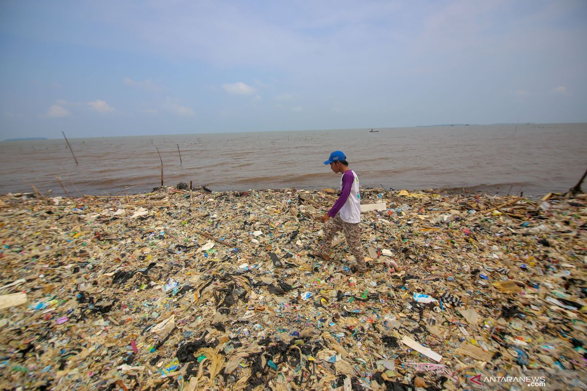 Buang sampah  sembarangan tanda masyarakat  tidak memiliki nalar tinggi