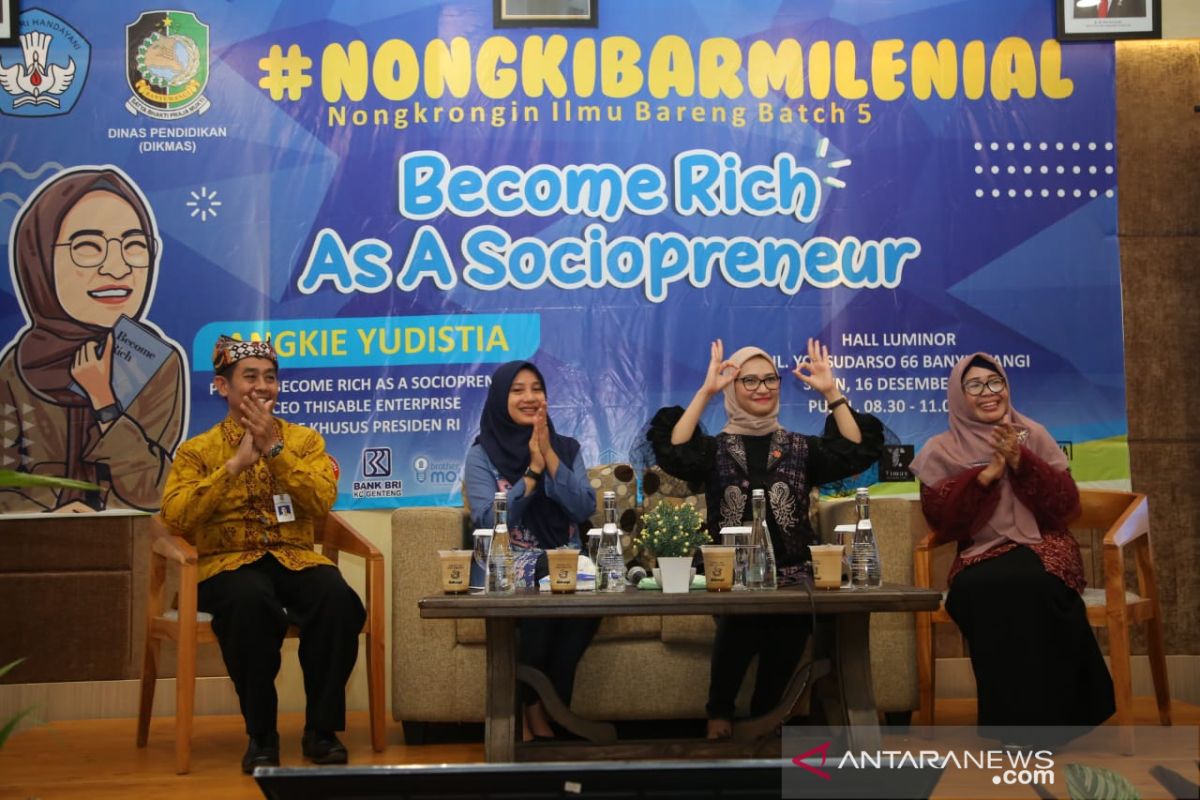 Stafsus Presiden berbagi tips menjadi sociopreneur kepada milenial Banyuwangi