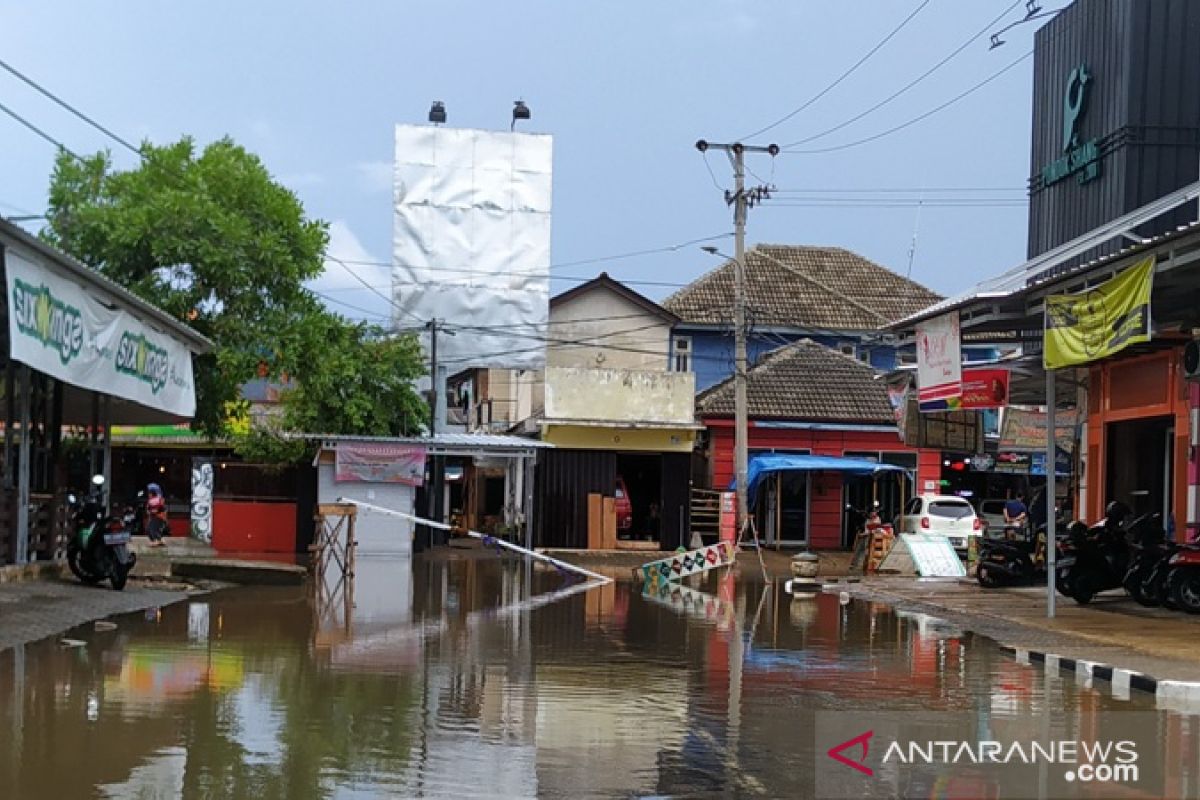 Pusat perekonomian Kota Pangkalpinang dilanda banjir