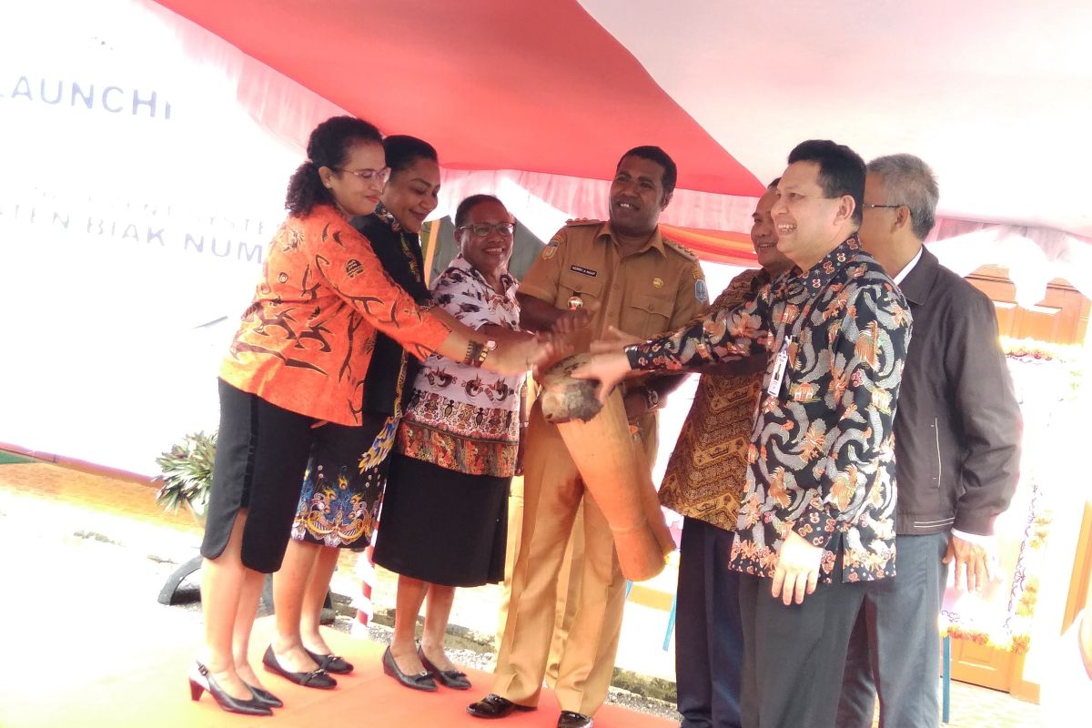 Pemkab Biak dan Bank Papua perkenalkan layanan pengelolaan kas daerah