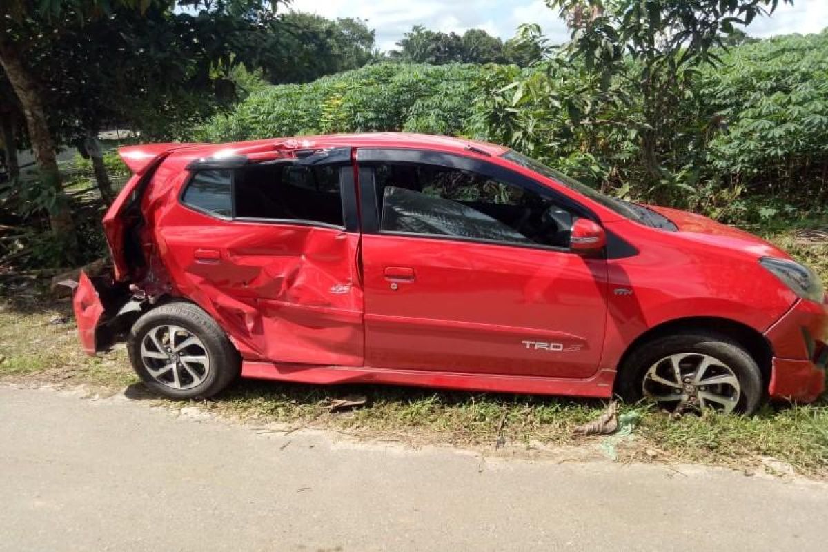 Kereta Api tabrak mobil di Tebing Tinggi