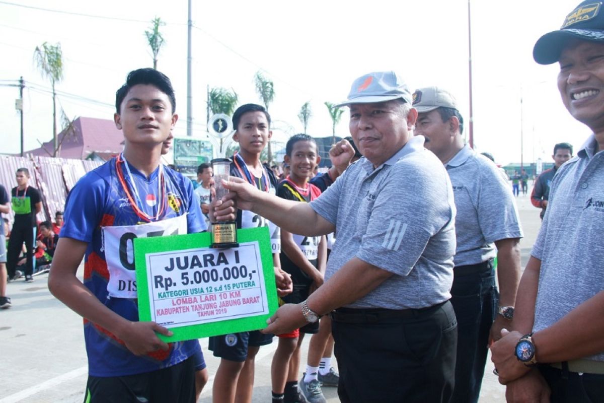 Ratusan pelari junior Tanjabbar ikuti lomba lari 10K