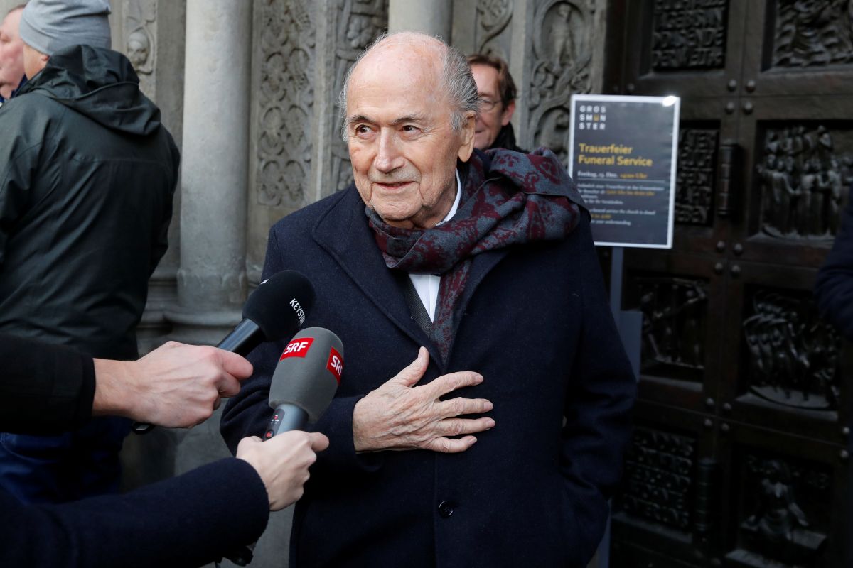 FIFA gugat Sepp Blatter dan Michel Platini