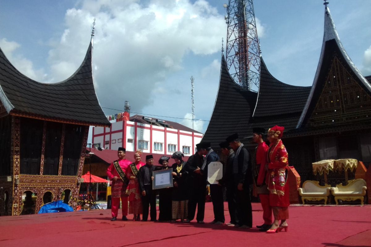 'Arak Bako' parade from Solok City given Ministry of Education and Culture intangible cultural heritage