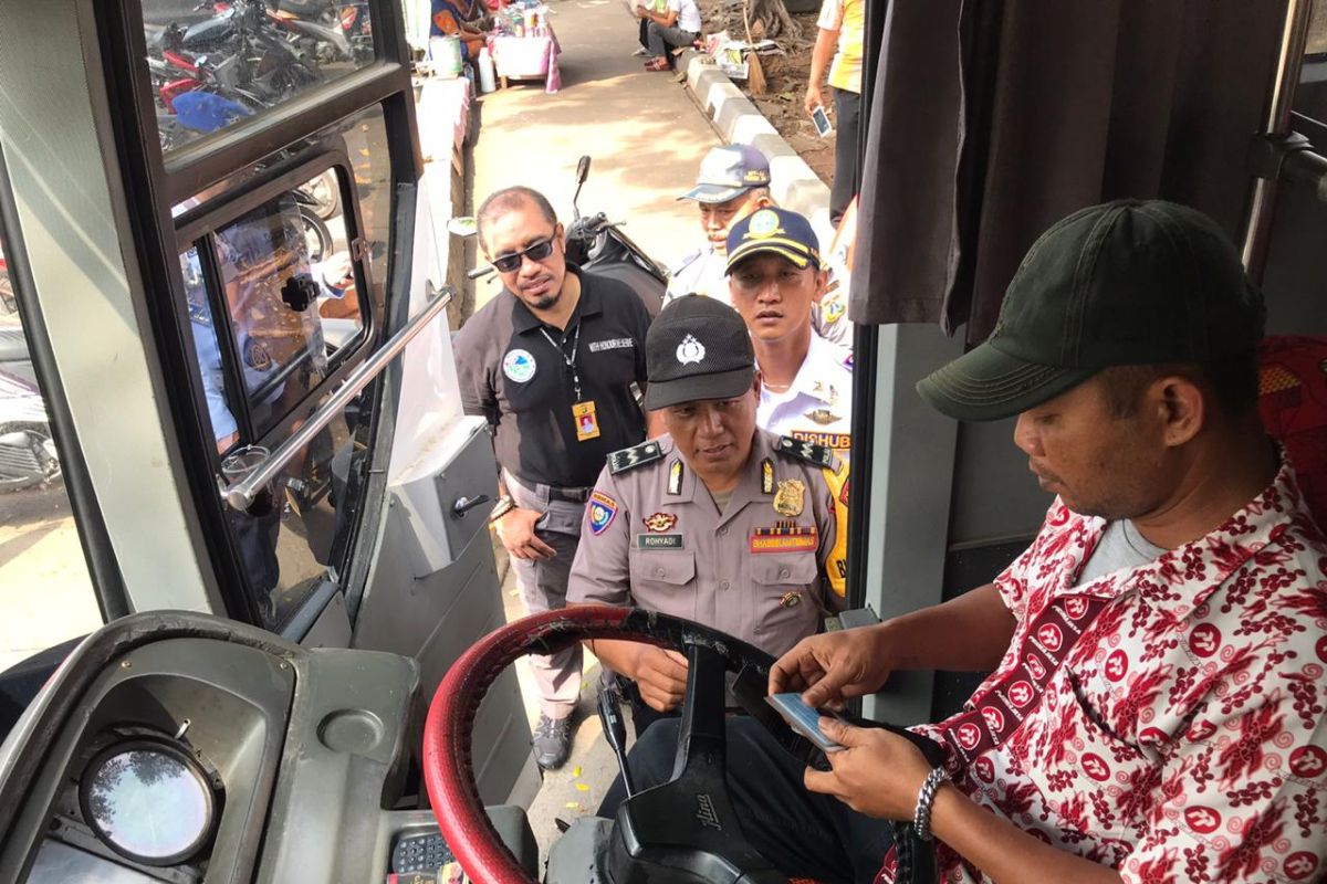 Puluhan pengendara bus di Terminal Kampung Rambutan bebas narkoba