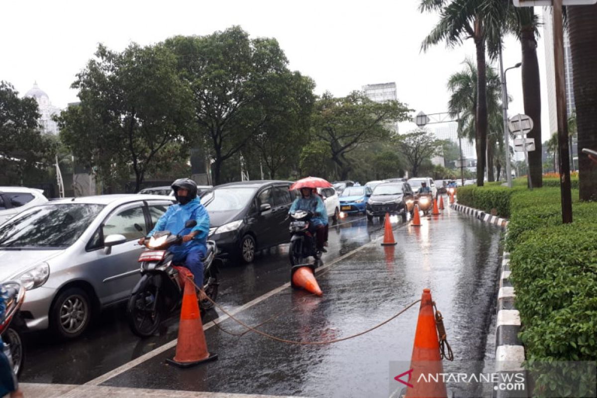 Genangan terjadi di beberapa lokasi di Senayan