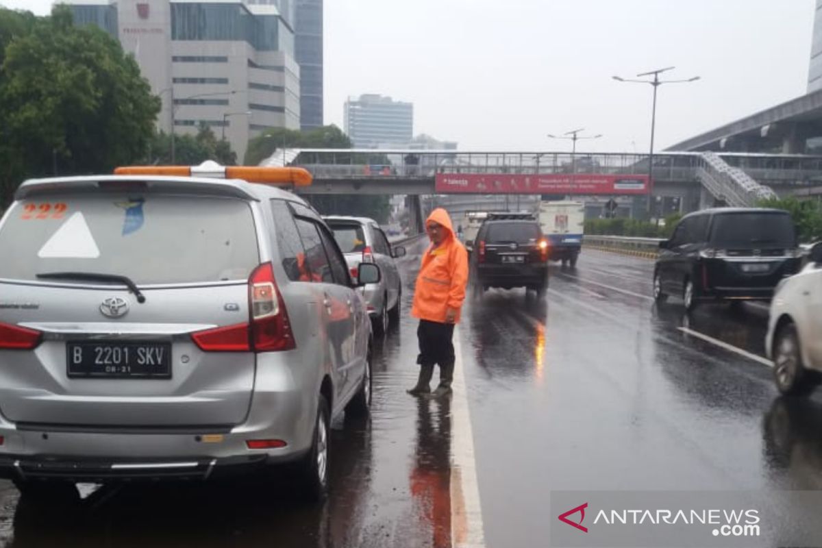 Operator Tol Dalam Kota Jakarta kerahkan dua pompa sedot genangan