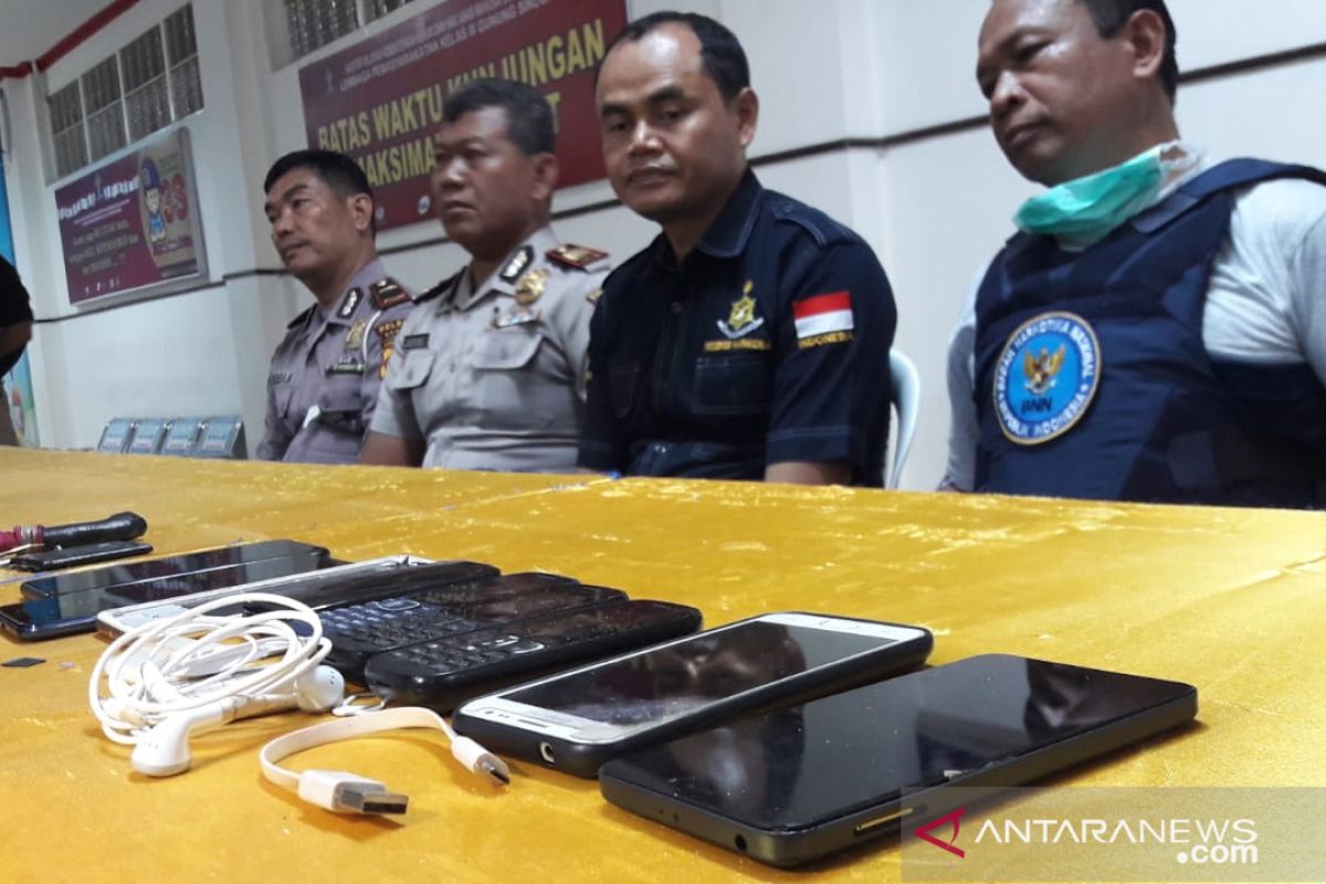 Sidak Lapas Gunung Sindur Bogor, petugas temukan ponsel hingga pisau