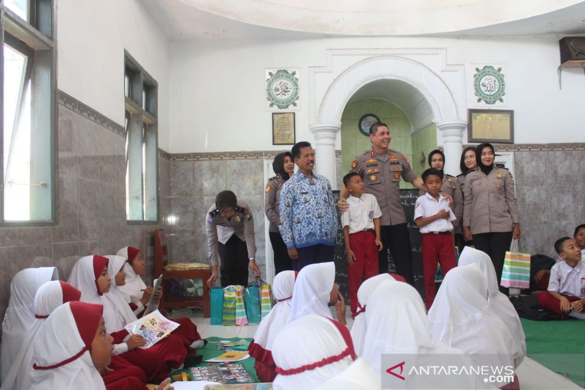 Polisi pulihkan trauma siswa SDN di Jember setelah ruang kelasnya ambruk