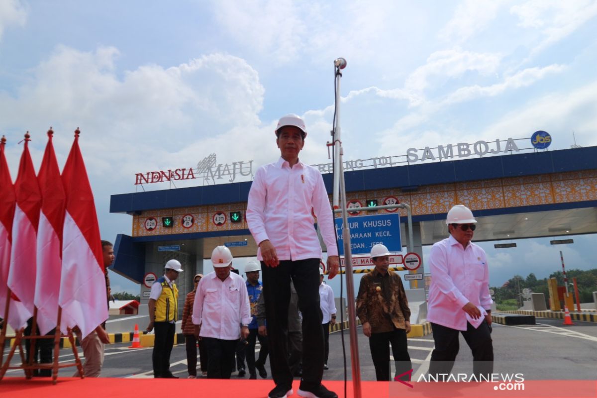 Jokowi launches Kalimantan's first ever toll road