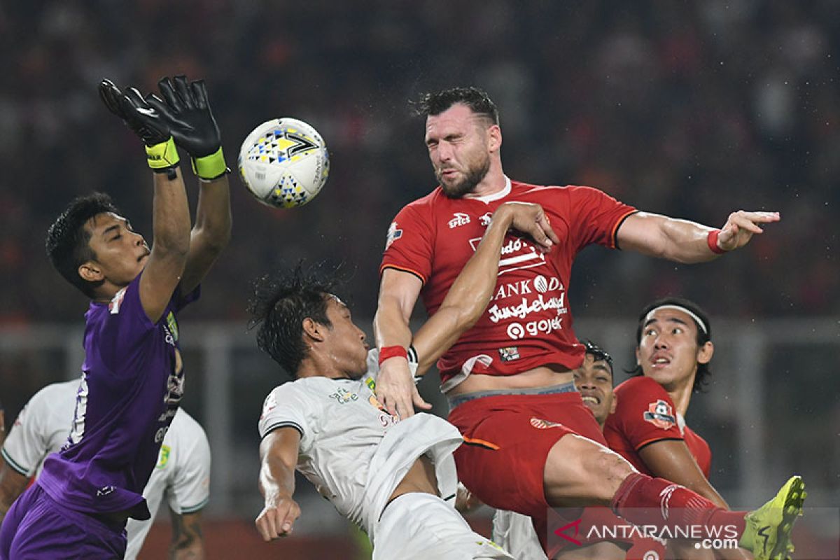 Persija tertinggal 1-2 dari Persebaya babak pertama