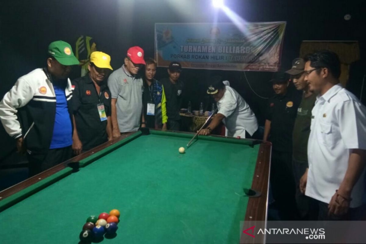 Wabup buka turnamen Billiard Porkab Rohil. Wasit diminta jujur