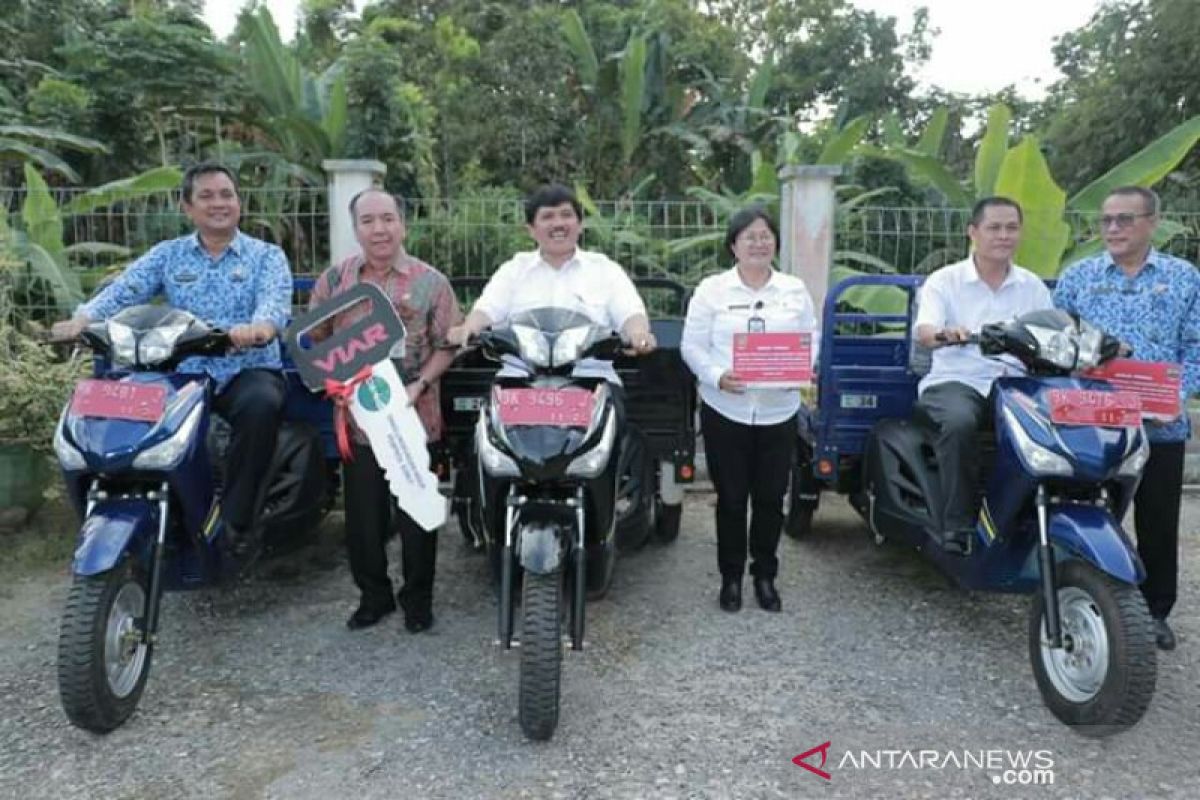 Pemkot Gunungsitoli  terima bantuan becak sampah