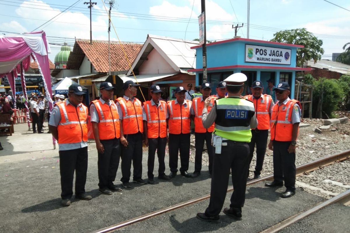 Pelintasan sebidang Warung Bambu Karawang akhirnya dibuka kembali