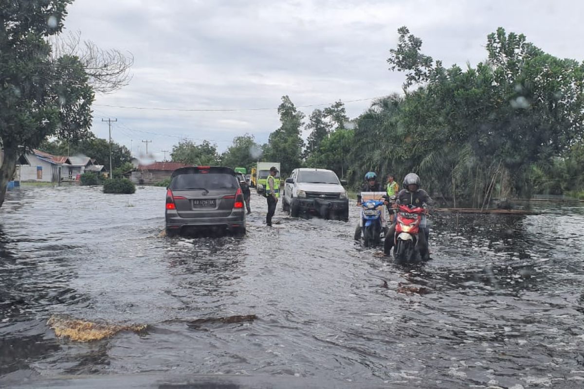 Banjir di Jalan Trans Kalimantan mulai surut