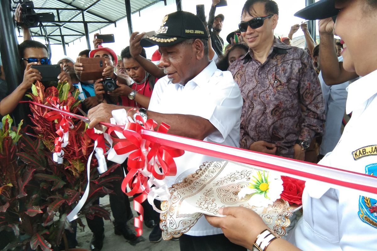 Bupati Jayapura resmikan kapal wisata Foi Moi, berlayar mengitari Danau Sentani