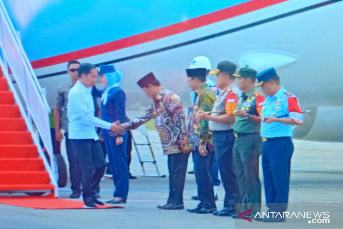 Presiden Jokowi mendarat di Syamsudin Noor resmikan terminal baru bandara