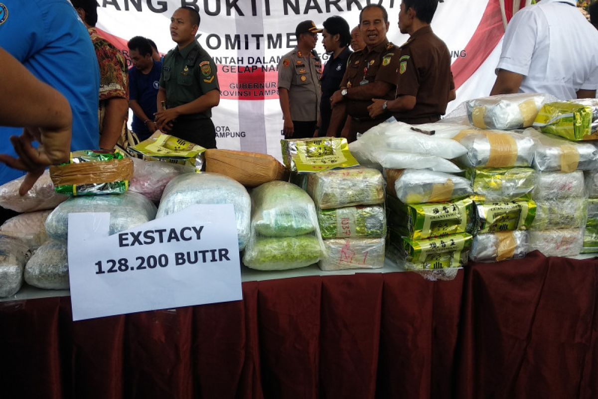 Polda dan BNNP Lampung musnahkan barang bukti narkoba