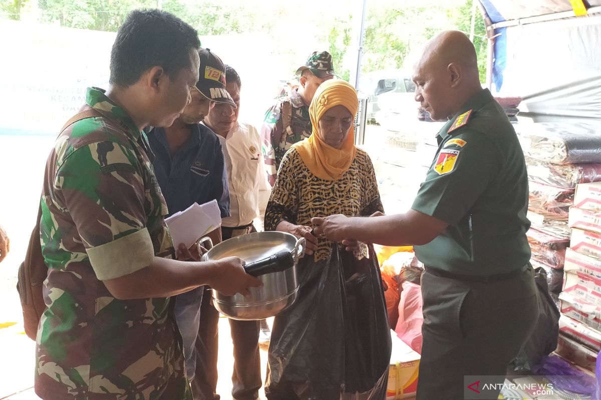 Kodim 1306/Donggala salurkan bantuan bagi warga korban banjir di Sigi