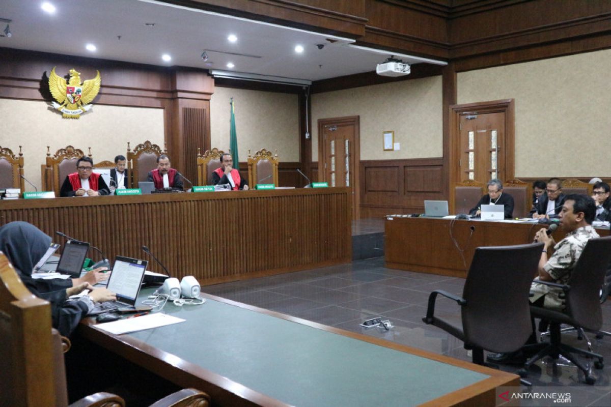 Rommy mengaku  terima uang ingin tutupi perbuatan Haris