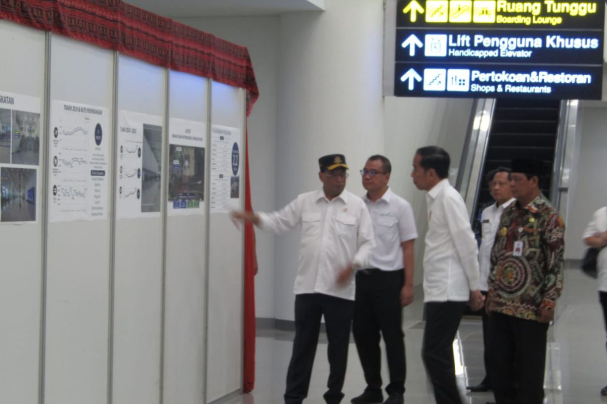 Presiden Jokowi resmikan terminal baru Bandara Syamsudin Noor