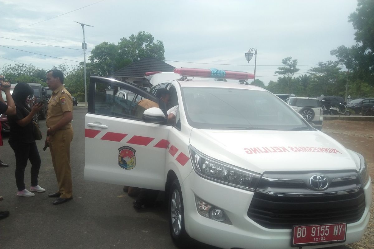 Mukomuko salurkan mobil ambulans di puskesmas wilayah terpencil