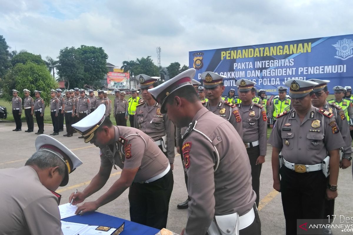 Personel Ditlantas Polda Jambi teken pakta integritas