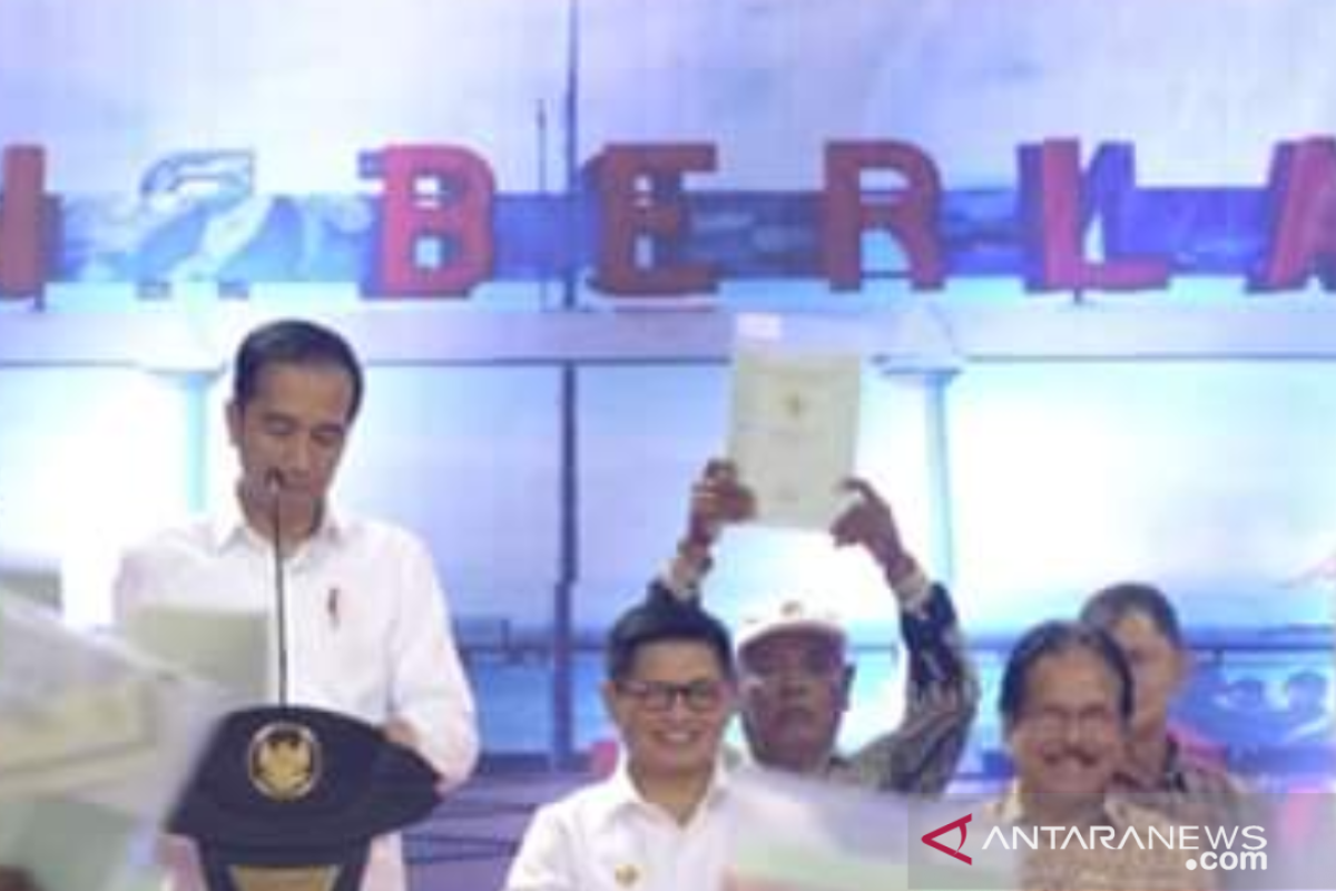 Presiden serahkan sertifikat tanah warga di Tarakan