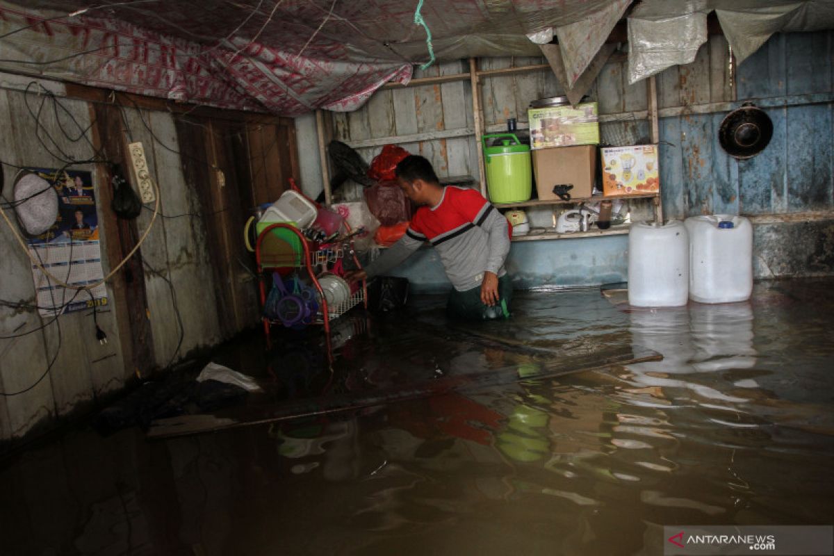 Enam warga meninggal akibat banjir dan longsor  di Riau