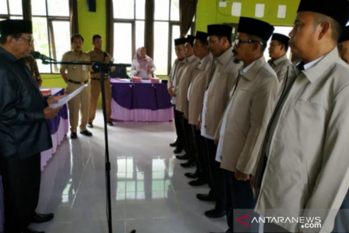 Bupati Tanbu kukuhkan pengurus Badan Wakaf Indonesia 2019-2022