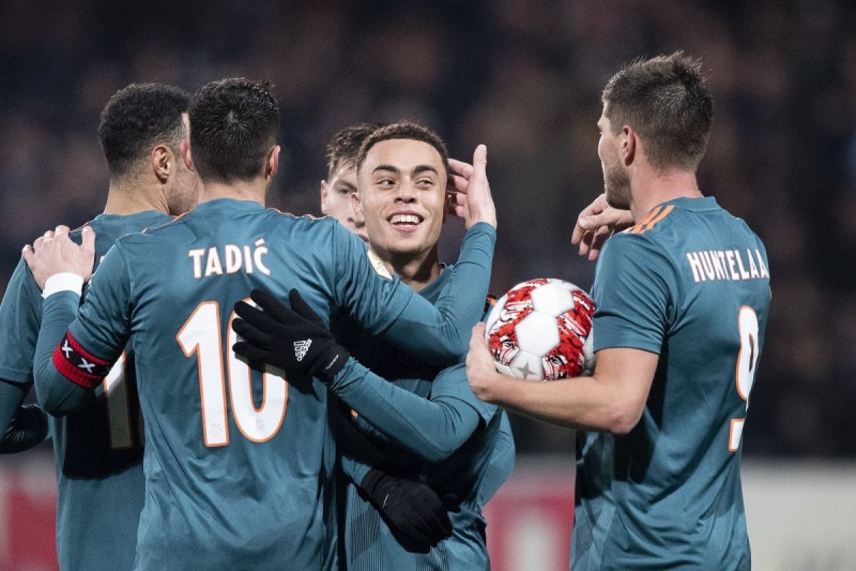 Liga Belanda: Bekuk ADO Den Haag 4-2, Ajax kokoh di puncak