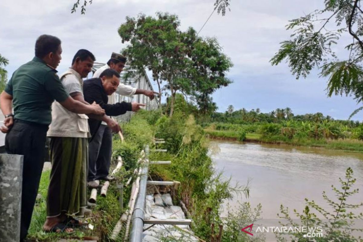 DPRA minta pemerintah pusat tangani erosi jembatan Peuribu Aceh Barat