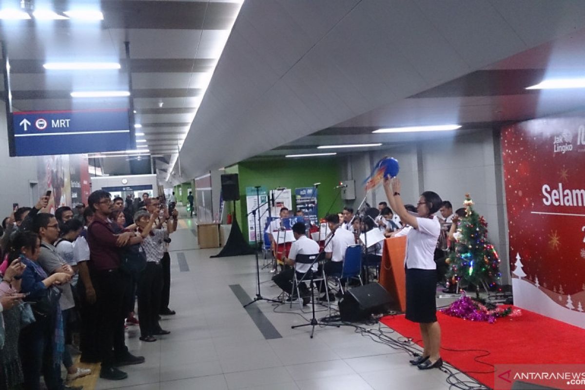 Carol singers perform at Jakarta MRT station