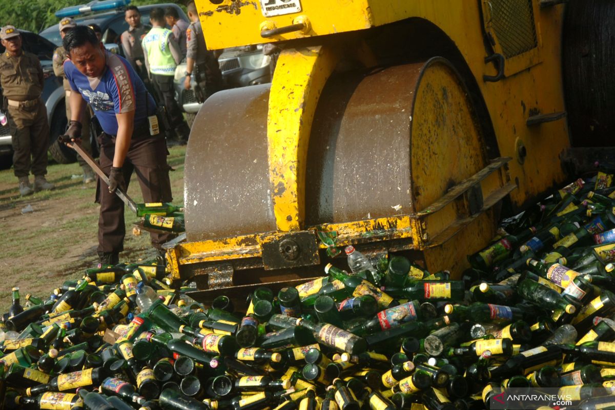 Polda Bengkulu musnahkan ribuan botol minuman keras