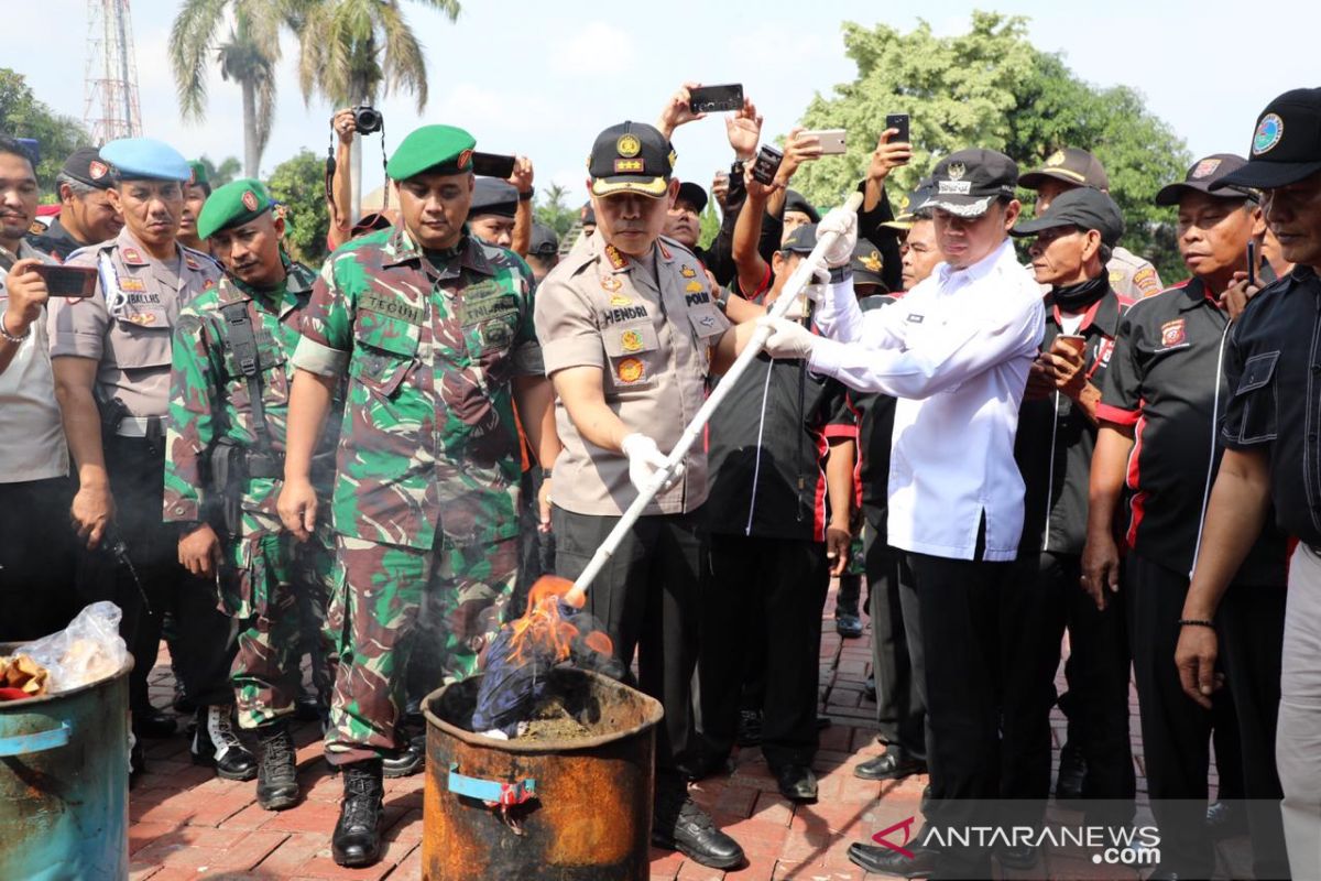 Polresta Bogor Kota musnahkan barang bukti 15.250 botol miras dan 5.000 gram ganja