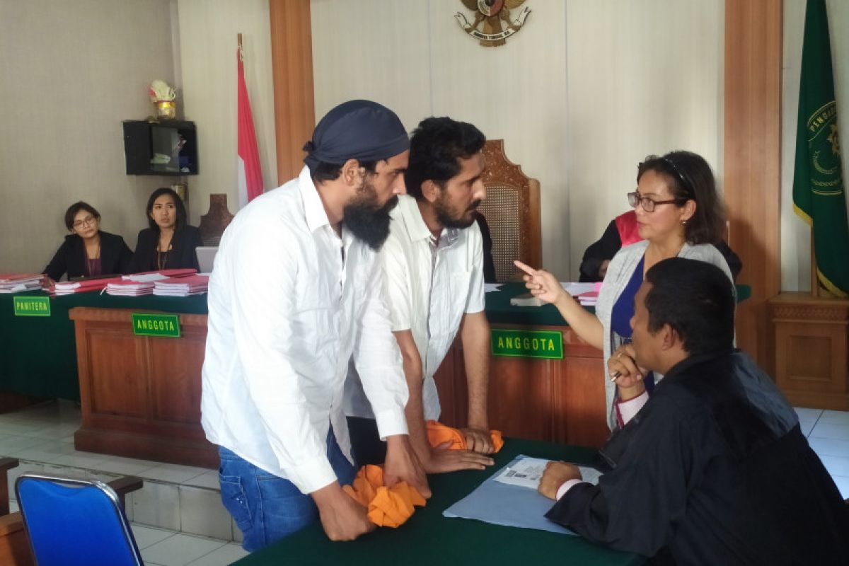 Bawa 2.756 gram sabu-sabu ke Bali, dua warga India disidang