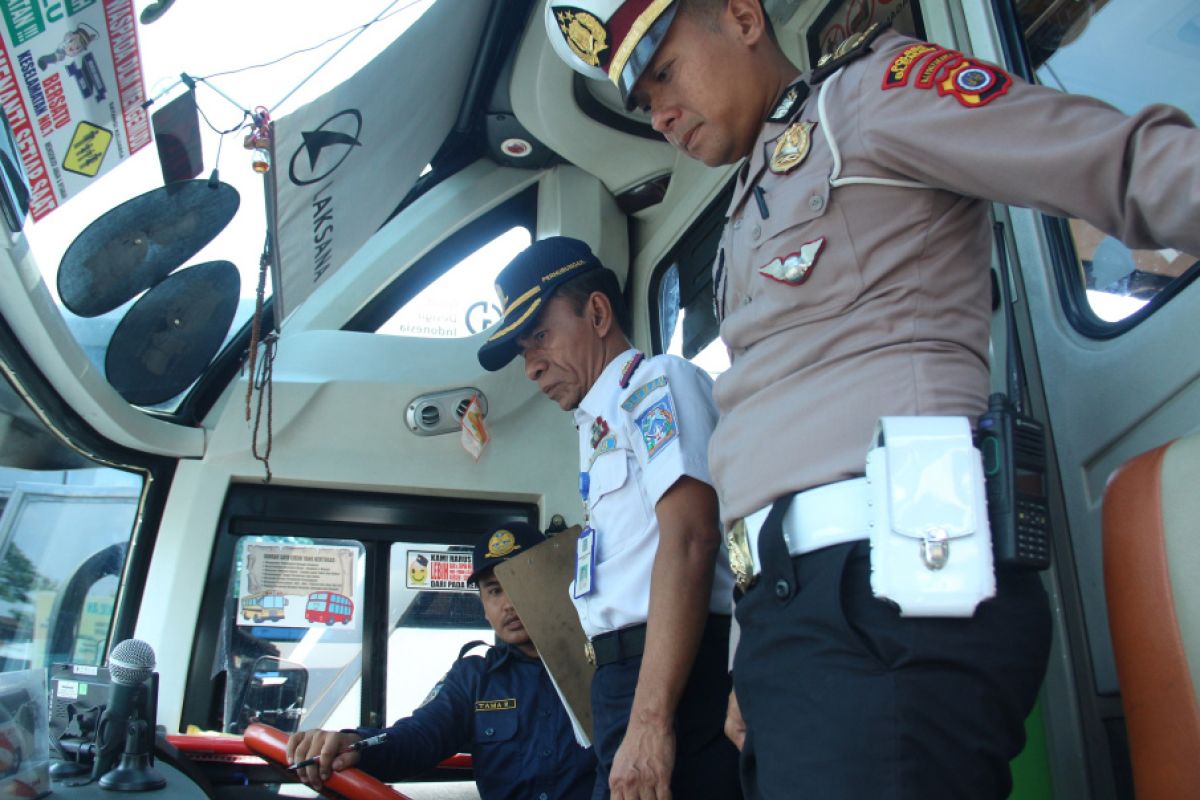 Dishub Sleman lakukan "ramp check" bus di Terminal Jombor