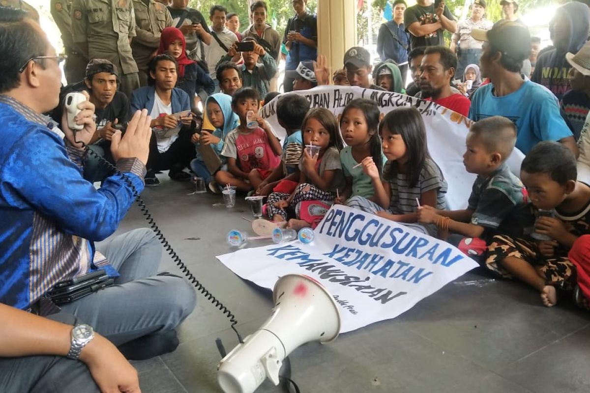 Datangi Kantor Wali Kota, nelayan Pondok Perasi Mataram menolak dieksekusi