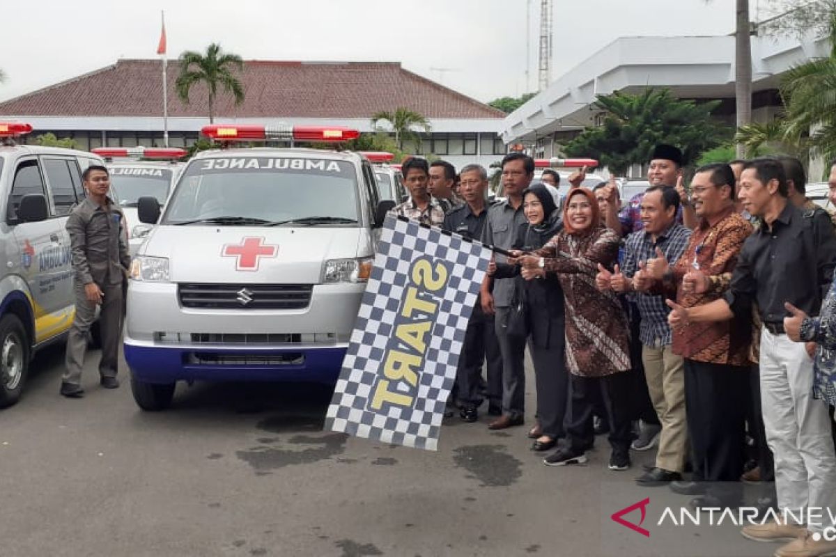 Bupati Serang serahkan bantuan 100 unit ambulan desa